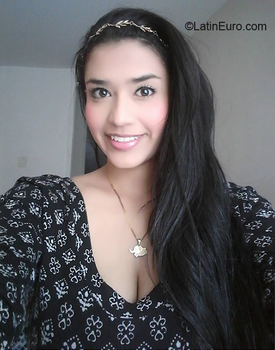 Date this delightful Colombia girl Alexandra from Bucaramanga CO27345