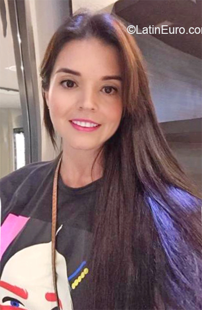Date this hard body Colombia girl Eri from Pereira CO27364