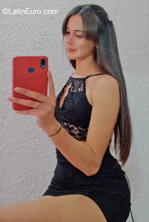 Date this attractive Uruguay girl Valentina from Canelones UY50