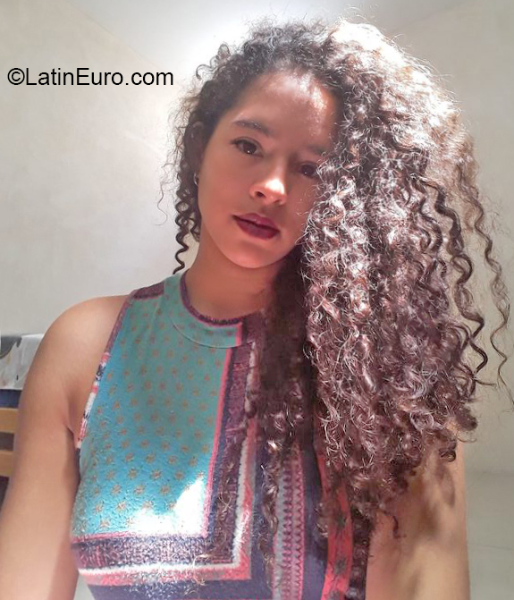 Date this fun Ecuador girl Genesis from Guayaquil EC693