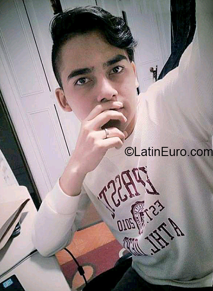 Date this sensual Colombia man Deimer from Bogota CO27657