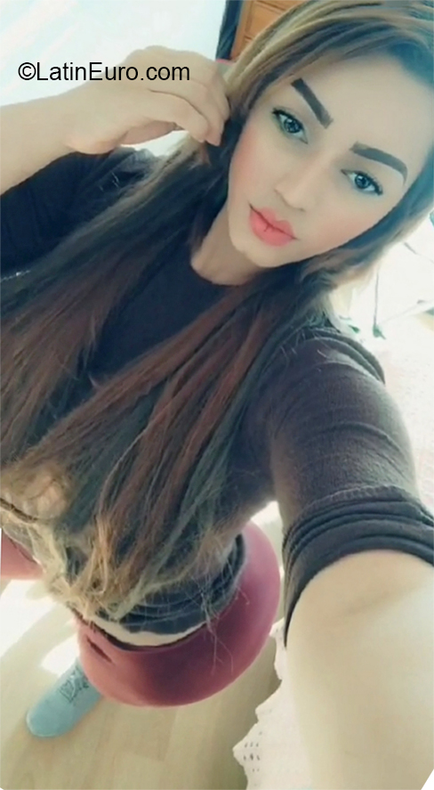 Date this lovely Venezuela girl Diana from Valencia VE3275