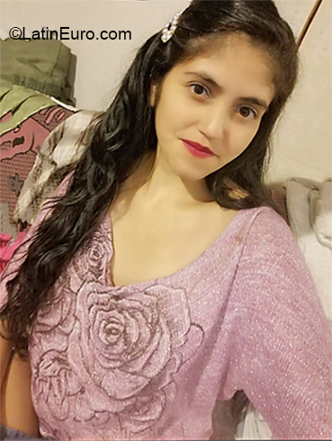 Date this tall Peru girl Evy from Celendin PE1597