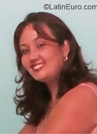 Date this lovely Cuba girl Yami from Havana CU701
