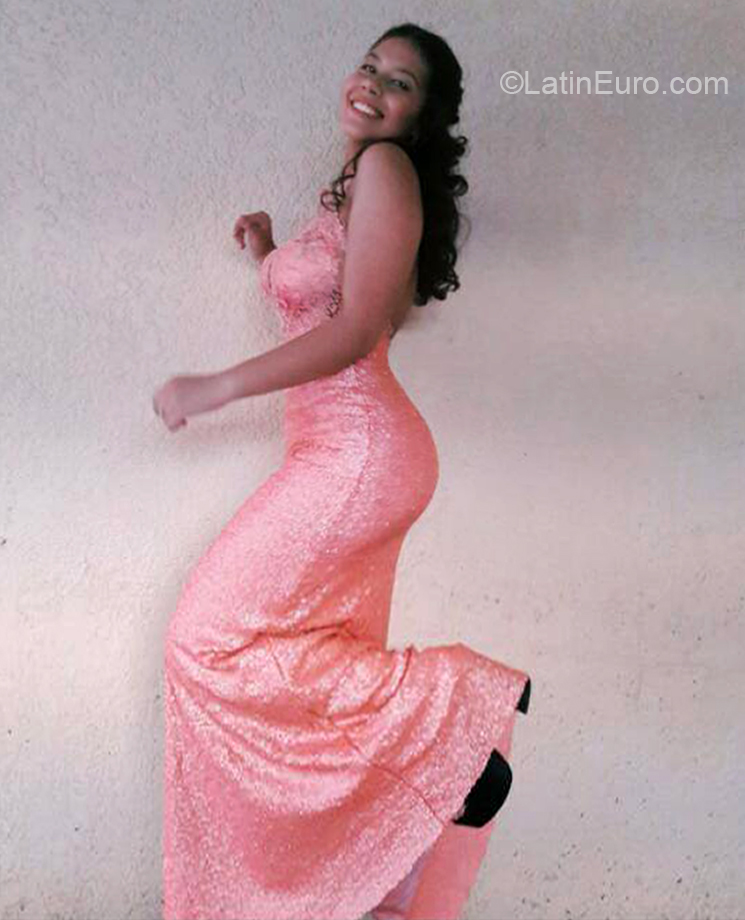 Date this young Argentina girl Angeles from San juan AR465