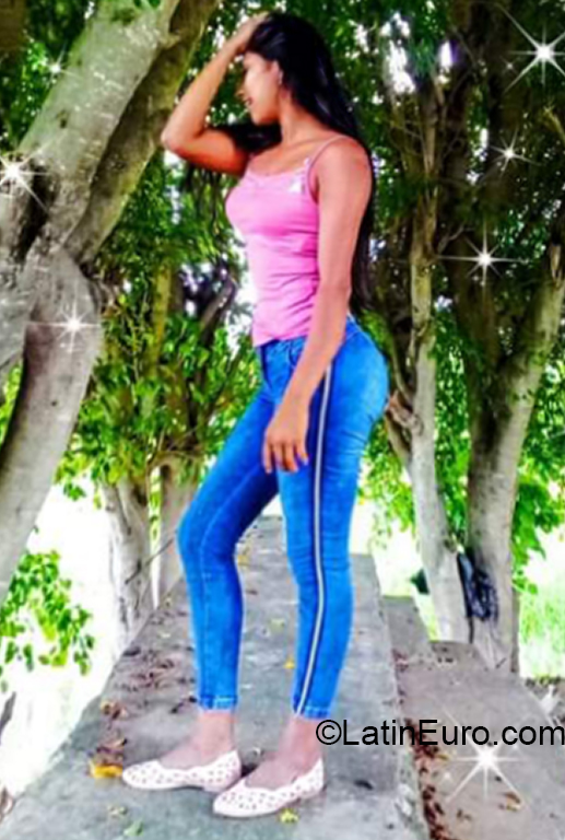 Date this sultry Peru girl Bidelitia from Huancayo PE1612