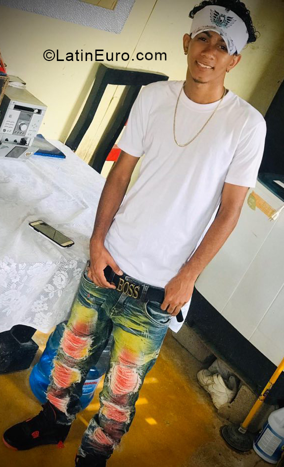 Date this hard body Dominican Republic man Jefry from Santiago DO38522