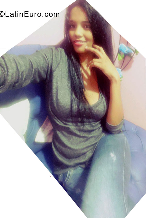 Date this athletic Colombia girl La Flaca from Bucaramanga CO28218