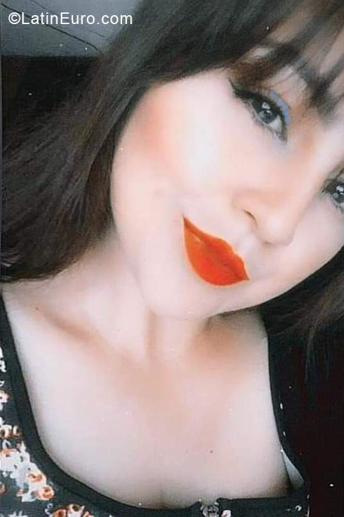Date this athletic Ecuador girl Mary from Quito EC574