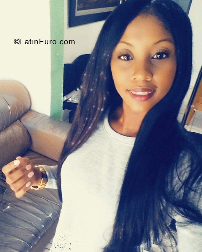 Date this happy Dominican Republic girl Julia from San Cristobal DO38566