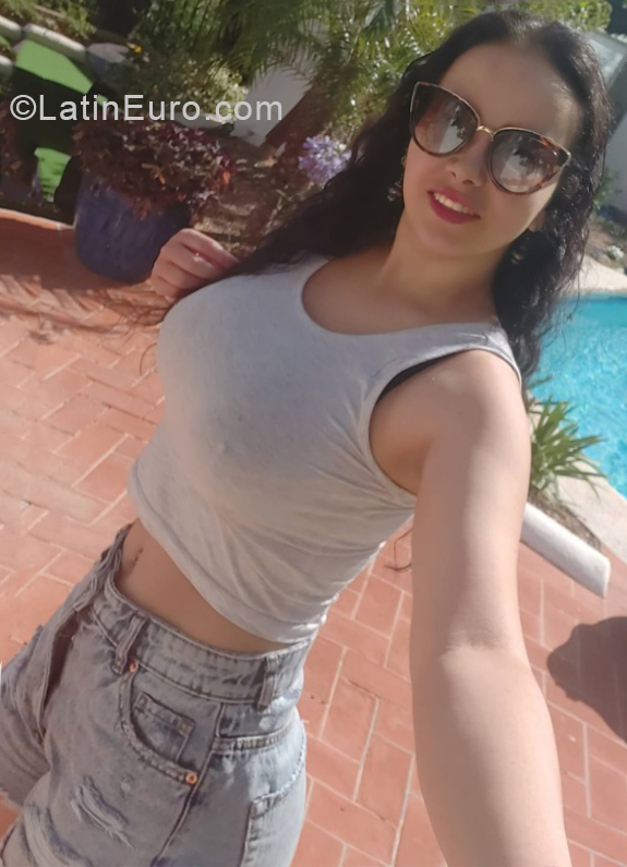 Date this foxy Colombia girl Lizz from Pereira CO28324