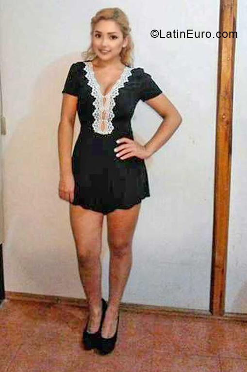 Date this sultry Colombia girl Valeria from Cali CO30511