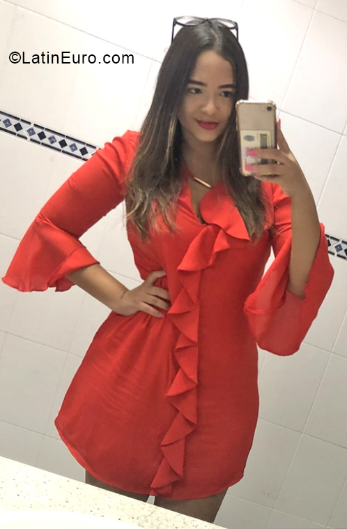 Date this hard body Colombia girl Sophie from Valledupar CO30496