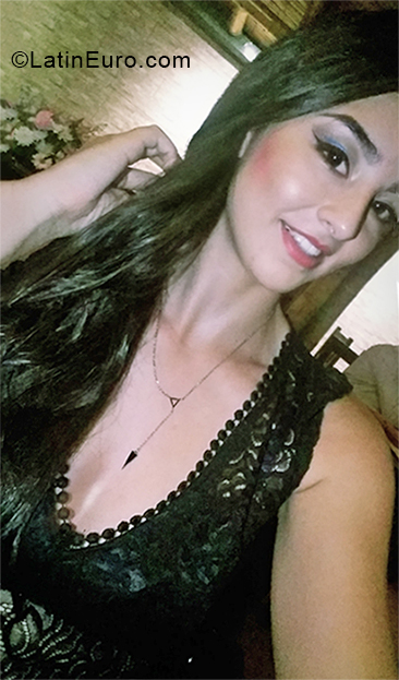 Date this georgeous Colombia girl Paola from Pereira CO28424