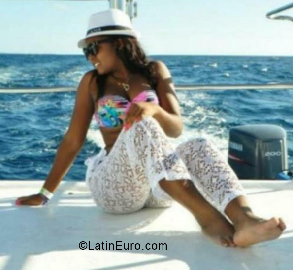 Date this hard body Dominican Republic girl Diana from La Romana DO38692