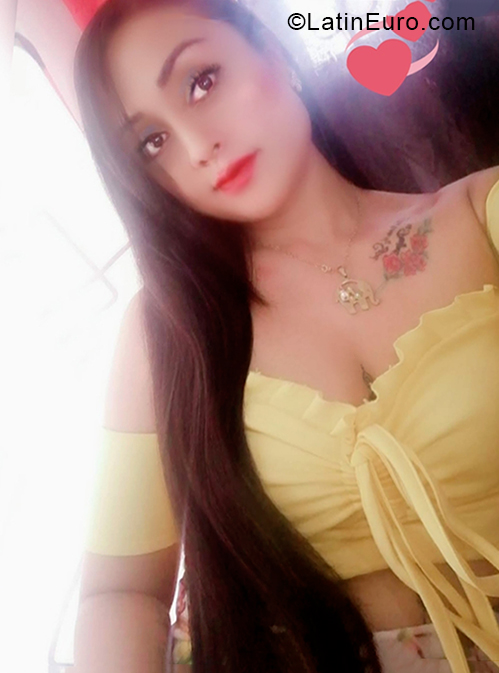 Date this nice looking Colombia girl Claudia from Pereira CO28472