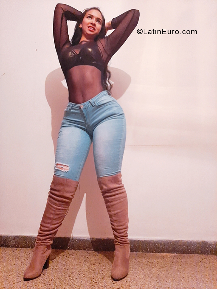 Date this tall Venezuela girl Michell from Valencia VE3475