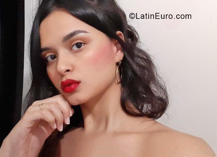 Date this athletic Colombia girl Alexandra from Bucaramanga CO28529
