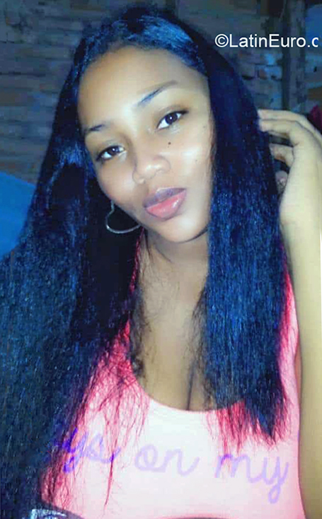 Date this happy Colombia girl Kimverlin from Buenaventura CO30463