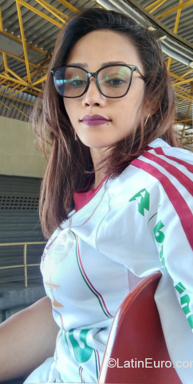 Date this athletic Brazil girl V from Rio De Janeiro BR11241