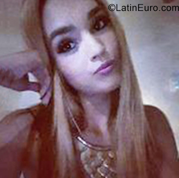 Date this voluptuous Venezuela girl Silvia from Maracaibo VE3514