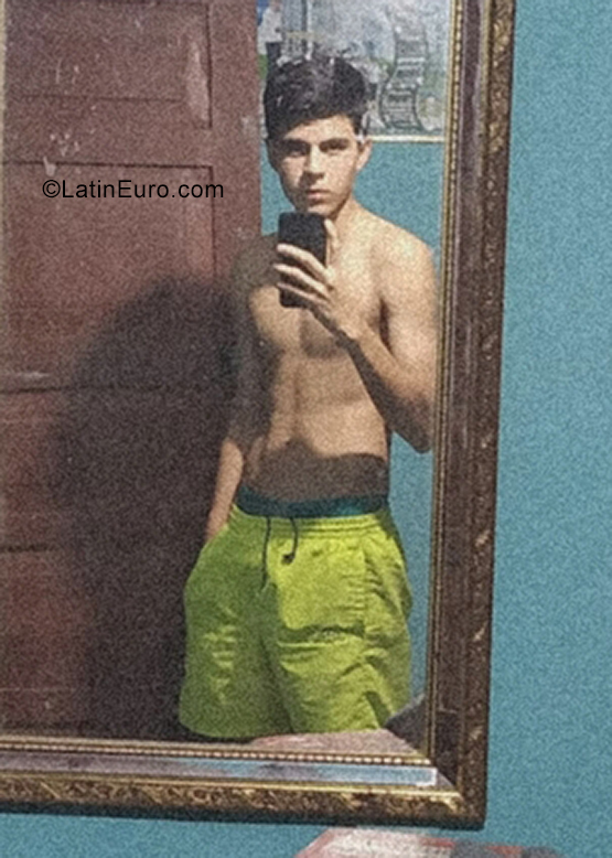 Date this sensual Peru man Jhon frank from Rioja PE1682