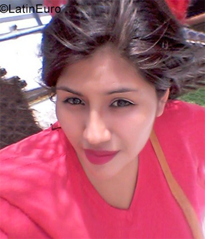 Date this happy Peru girl Sheline from Lima PE1704