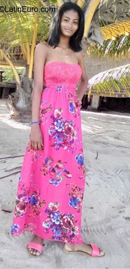 Date this beautiful Honduras girl Tatiana from Trujillo HN2874