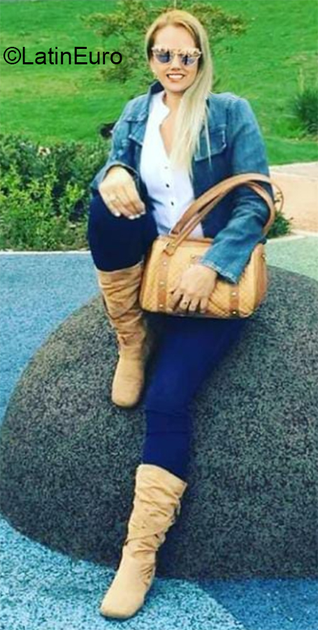 Date this voluptuous Colombia girl Mechas from Manizales CO30168