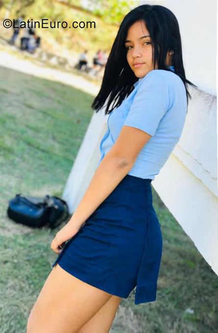 Date this charming Cuba girl Angie from Havana CU746