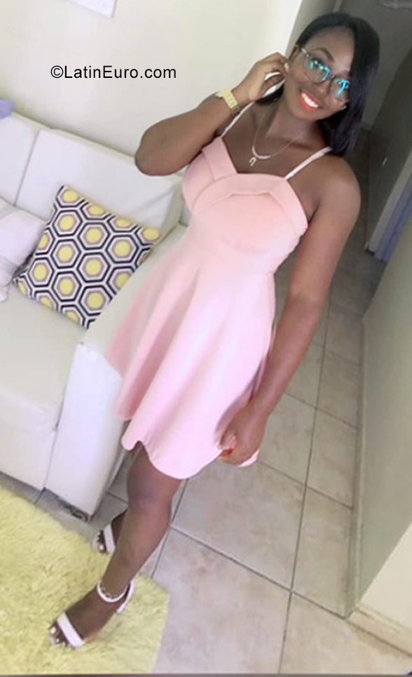 Date this charming Dominican Republic girl Maria estela from La Vega DO39160