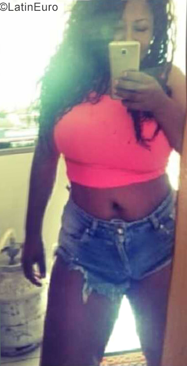 Date this voluptuous Brazil girl Vanessa from Rio De Janeiro BR11307