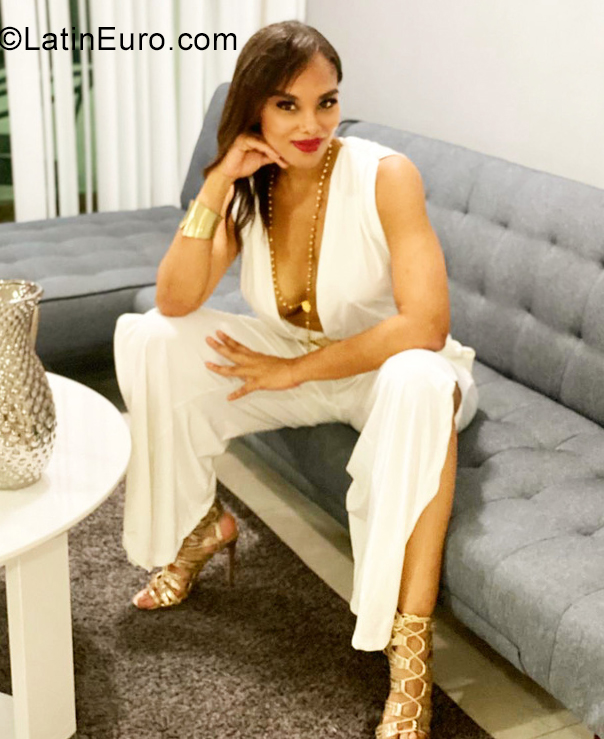 Date this foxy Panama girl Mariel from Panamá PA1261