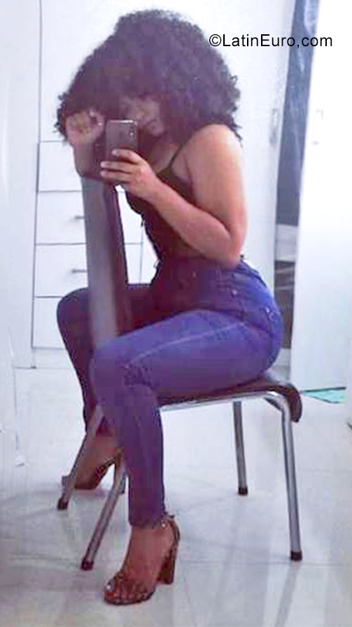 Date this hot Ecuador girl Ashon from Esmeraldas EC711