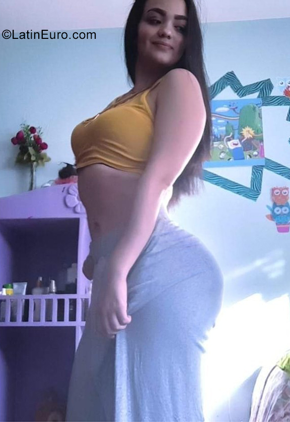 Date this charming Ecuador girl Jaely from Quito EC737