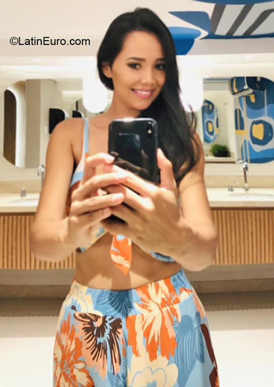Date this pretty Brazil girl Ana Patrcia from Rio De Janeiro BR11334