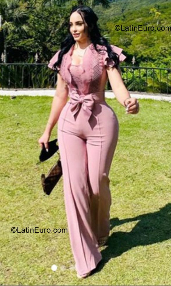 Date this gorgeous Dominican Republic girl Carla from Santiago DO39566