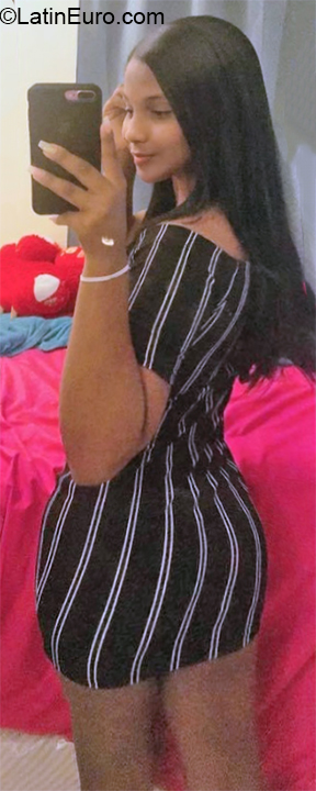 Date this tall United States girl Karolina from New Jersey US21192