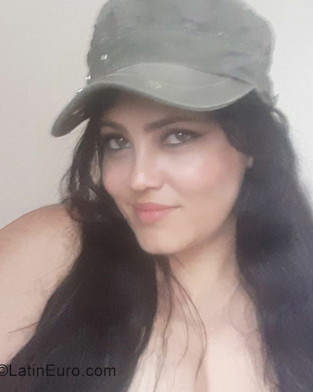 Date this fun Ecuador girl Nahila from Guayaquil EC787