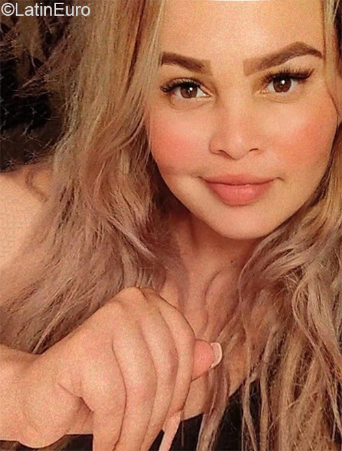 Date this voluptuous Colombia girl Edgliseth from Soledad VE4131