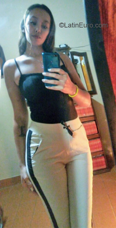 Date this beautiful Argentina girl Carolina from Buenos Aires AR726