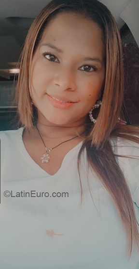Date this hot Colombia girl Kelly from Cartagena CO30030