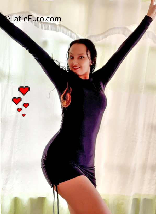 Date this foxy Colombia girl Johanna from Ibague CO30107