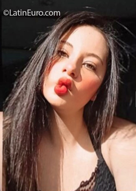 Date this good-looking Colombia girl Karol Guzmn from Bogota CO30108