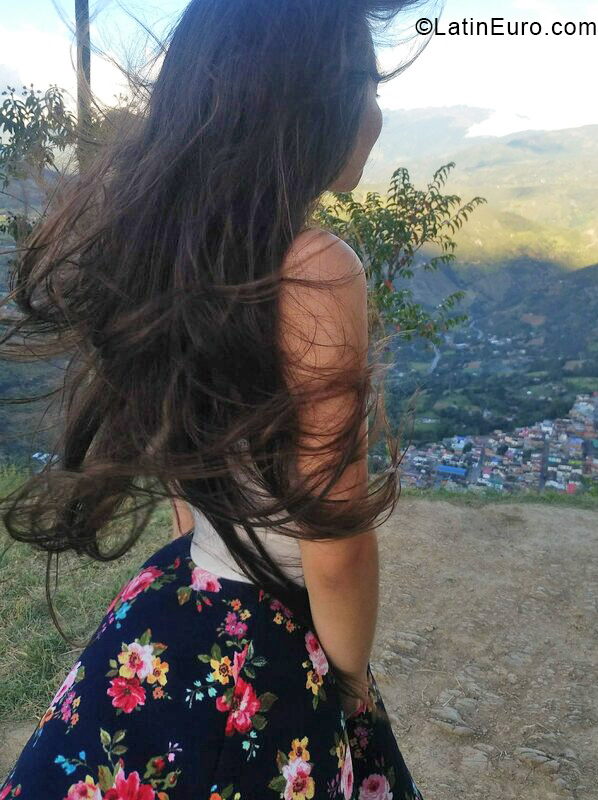 Date this lovely Colombia girl Melanie Maria from Cali CO30111
