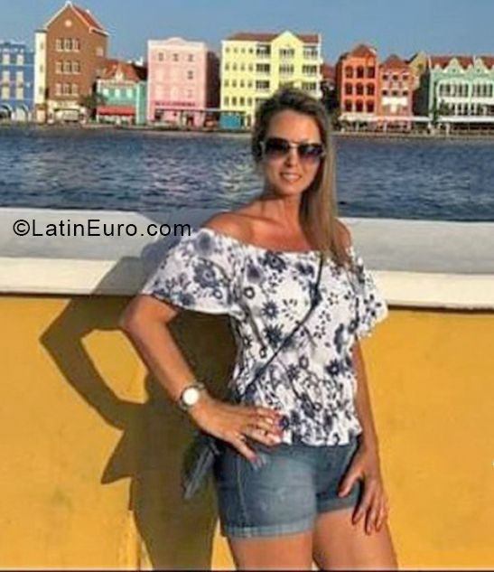Date this attractive Colombia girl Patricia from Cali CO30210