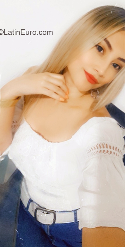 Date this attractive Colombia girl Luisa from Medellin CO30280