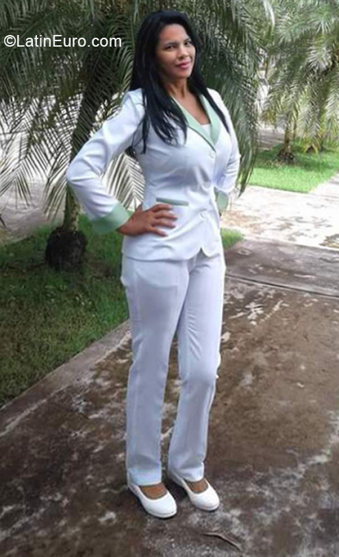 Date this stunning Dominican Republic girl Alexa Estafania from La Vega DO39867
