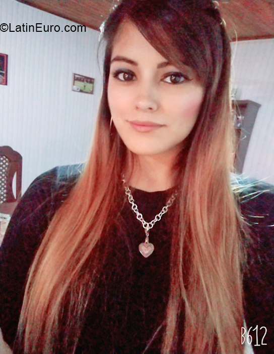 Date this pretty Argentina girl Valentina from Bueno Aires AR753
