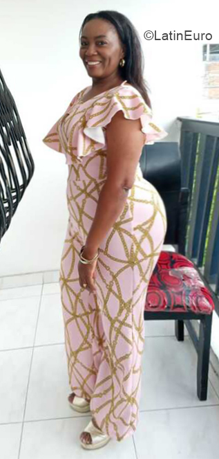 Date this lovely Colombia girl Maria from Cali CO30343